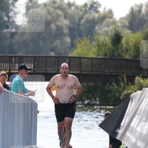 25.08.2024 - Elbe Triathlon Hamburg H.Heesch http://msf.ph/oto/6851249 25.08.2024 15:24:42 Schwimmen  meine-sportfotos.de