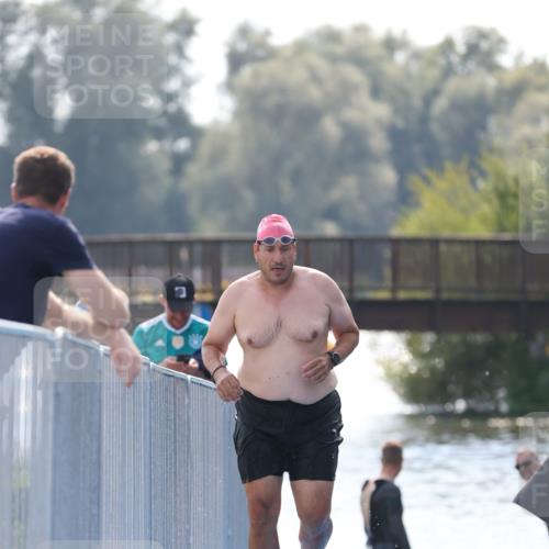 25.08.2024 - Elbe Triathlon Hamburg H.Heesch http://msf.ph/oto/6851256 25.08.2024 15:24:45 Schwimmen  meine-sportfotos.de