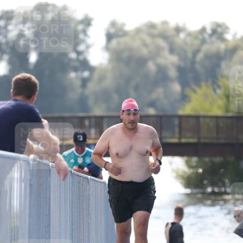 25.08.2024 - Elbe Triathlon Hamburg H.Heesch http://msf.ph/oto/6851273 25.08.2024 15:24:45 Schwimmen  meine-sportfotos.de