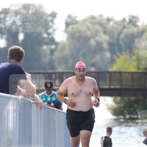 25.08.2024 - Elbe Triathlon Hamburg H.Heesch http://msf.ph/oto/6851277 25.08.2024 15:24:45 Schwimmen  meine-sportfotos.de