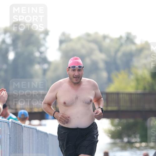 25.08.2024 - Elbe Triathlon Hamburg H.Heesch http://msf.ph/oto/6851301 25.08.2024 15:24:47 Schwimmen  meine-sportfotos.de