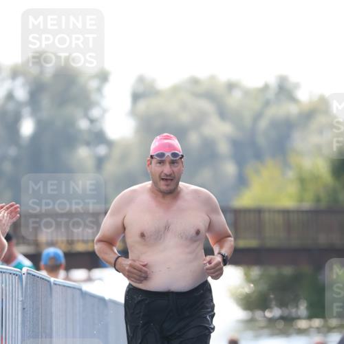 25.08.2024 - Elbe Triathlon Hamburg H.Heesch http://msf.ph/oto/6851313 25.08.2024 15:24:47 Schwimmen  meine-sportfotos.de