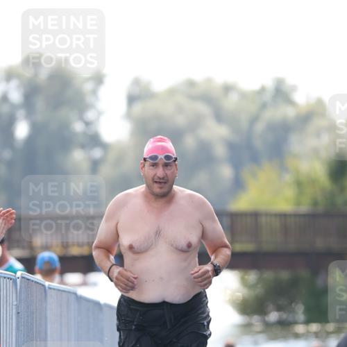 25.08.2024 - Elbe Triathlon Hamburg H.Heesch http://msf.ph/oto/6851317 25.08.2024 15:24:47 Schwimmen  meine-sportfotos.de