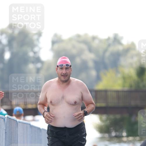 25.08.2024 - Elbe Triathlon Hamburg H.Heesch http://msf.ph/oto/6851324 25.08.2024 15:24:47 Schwimmen  meine-sportfotos.de