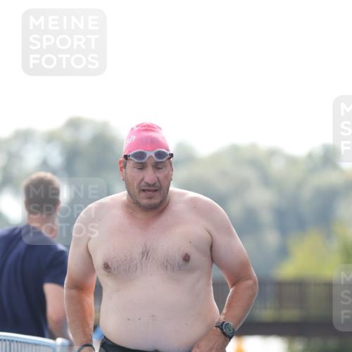 25.08.2024 - Elbe Triathlon Hamburg H.Heesch http://msf.ph/oto/6851333 25.08.2024 15:24:49 Schwimmen  meine-sportfotos.de