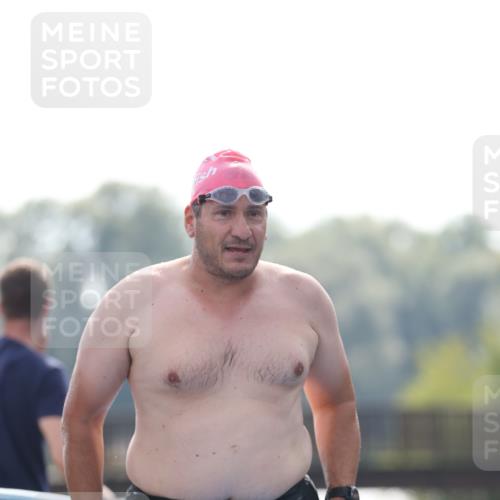 25.08.2024 - Elbe Triathlon Hamburg H.Heesch http://msf.ph/oto/6851365 25.08.2024 15:24:49 Schwimmen  meine-sportfotos.de