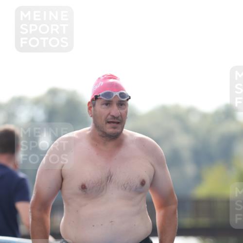 25.08.2024 - Elbe Triathlon Hamburg H.Heesch http://msf.ph/oto/6851370 25.08.2024 15:24:49 Schwimmen  meine-sportfotos.de