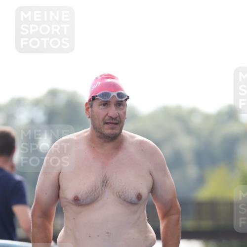 25.08.2024 - Elbe Triathlon Hamburg H.Heesch http://msf.ph/oto/6851378 25.08.2024 15:24:49 Schwimmen  meine-sportfotos.de