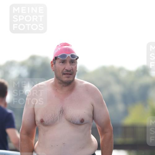 25.08.2024 - Elbe Triathlon Hamburg H.Heesch http://msf.ph/oto/6851383 25.08.2024 15:24:49 Schwimmen  meine-sportfotos.de
