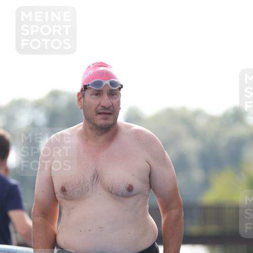 25.08.2024 - Elbe Triathlon Hamburg H.Heesch http://msf.ph/oto/6851388 25.08.2024 15:24:49 Schwimmen  meine-sportfotos.de