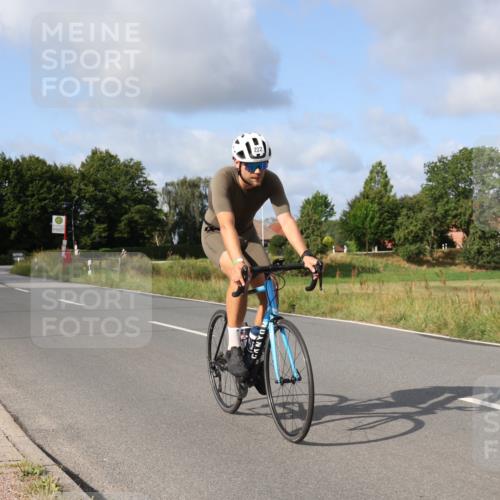 25.08.2024 - Elbe Triathlon Hamburg Fuchs,  Jonas http://msf.ph/oto/6851395 25.08.2024 09:57:30 Radfahren 333, 447, 222, 372, 485 meine-sportfotos.de