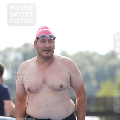 25.08.2024 - Elbe Triathlon Hamburg H.Heesch http://msf.ph/oto/6851397 25.08.2024 15:24:50 Schwimmen  meine-sportfotos.de
