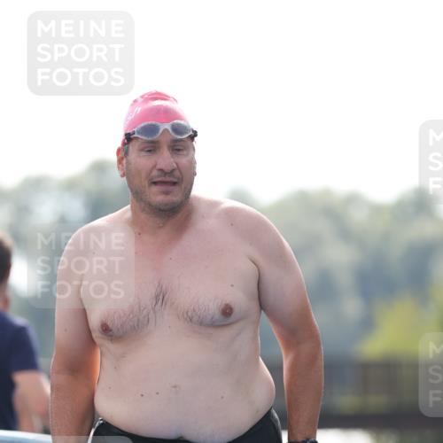 25.08.2024 - Elbe Triathlon Hamburg H.Heesch http://msf.ph/oto/6851405 25.08.2024 15:24:50 Schwimmen  meine-sportfotos.de