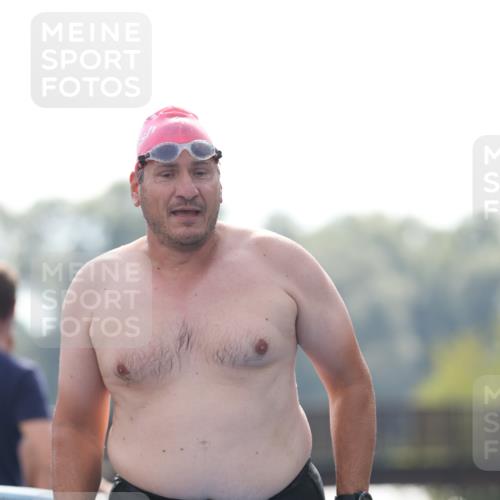 25.08.2024 - Elbe Triathlon Hamburg H.Heesch http://msf.ph/oto/6851411 25.08.2024 15:24:50 Schwimmen  meine-sportfotos.de