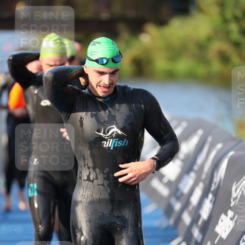 25.08.2024 - Elbe Triathlon Hamburg H.Heesch http://msf.ph/oto/6851415 25.08.2024 08:59:21 Schwimmen 202, 204, 237, 261, 274, 275, 278, 285, 298, 310, 316, 322 meine-sportfotos.de