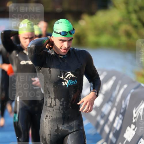 25.08.2024 - Elbe Triathlon Hamburg H.Heesch http://msf.ph/oto/6851420 25.08.2024 08:59:21 Schwimmen 202, 204, 237, 261, 274, 275, 278, 285, 298, 310, 316, 322 meine-sportfotos.de