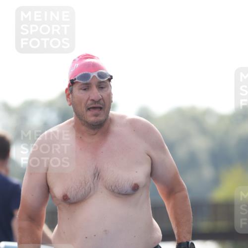 25.08.2024 - Elbe Triathlon Hamburg H.Heesch http://msf.ph/oto/6851431 25.08.2024 15:24:50 Schwimmen  meine-sportfotos.de