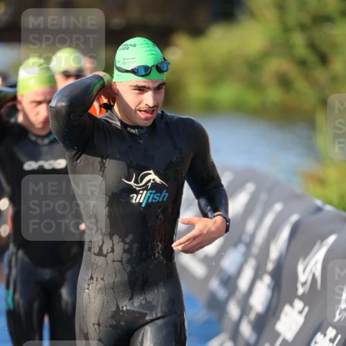 25.08.2024 - Elbe Triathlon Hamburg H.Heesch http://msf.ph/oto/6851437 25.08.2024 08:59:21 Schwimmen 202, 204, 237, 261, 274, 275, 278, 285, 298, 310, 316, 322 meine-sportfotos.de