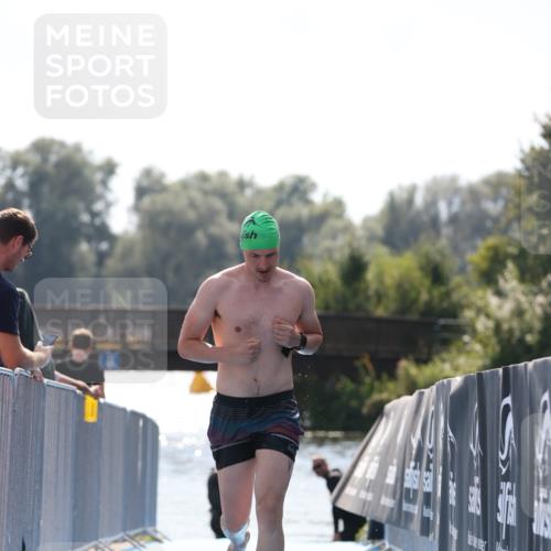 25.08.2024 - Elbe Triathlon Hamburg H.Heesch http://msf.ph/oto/6851444 25.08.2024 15:25:38 Schwimmen  meine-sportfotos.de