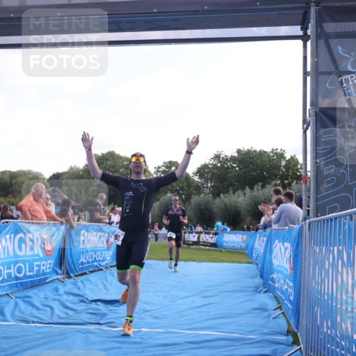 25.08.2024 - Elbe Triathlon Hamburg H.Heesch http://msf.ph/oto/6851448 25.08.2024 10:48:08 Ziel 161, 193, 294, 311 meine-sportfotos.de
