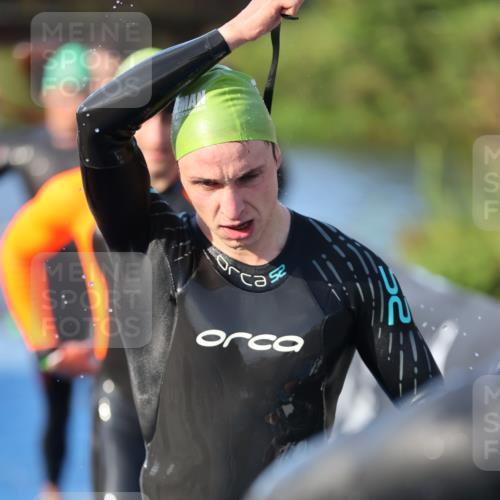 25.08.2024 - Elbe Triathlon Hamburg H.Heesch http://msf.ph/oto/6851484 25.08.2024 08:59:23 Schwimmen 202, 204, 237, 261, 274, 275, 278, 285, 298, 310, 316, 322 meine-sportfotos.de