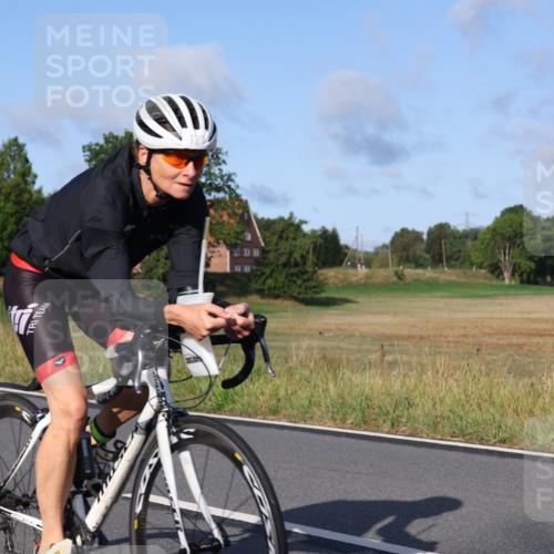 25.08.2024 - Elbe Triathlon Hamburg Fuchs,  Jonas http://msf.ph/oto/6851490 25.08.2024 09:15:00 Radfahren 63, 125, 170, 85 meine-sportfotos.de