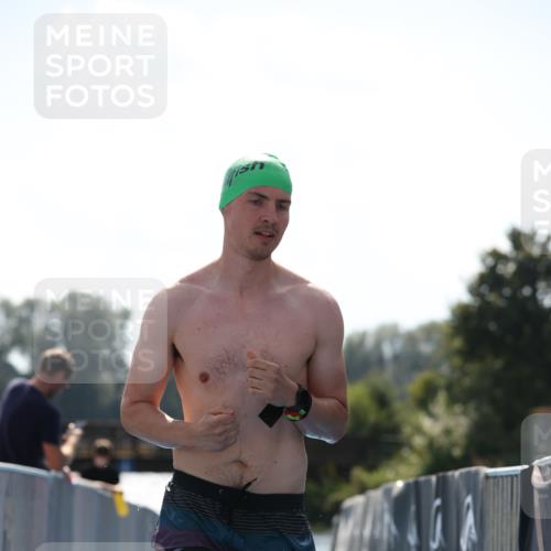 25.08.2024 - Elbe Triathlon Hamburg H.Heesch http://msf.ph/oto/6851493 25.08.2024 15:25:40 Schwimmen  meine-sportfotos.de