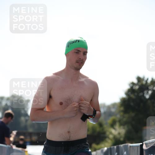25.08.2024 - Elbe Triathlon Hamburg H.Heesch http://msf.ph/oto/6851514 25.08.2024 15:25:40 Schwimmen  meine-sportfotos.de