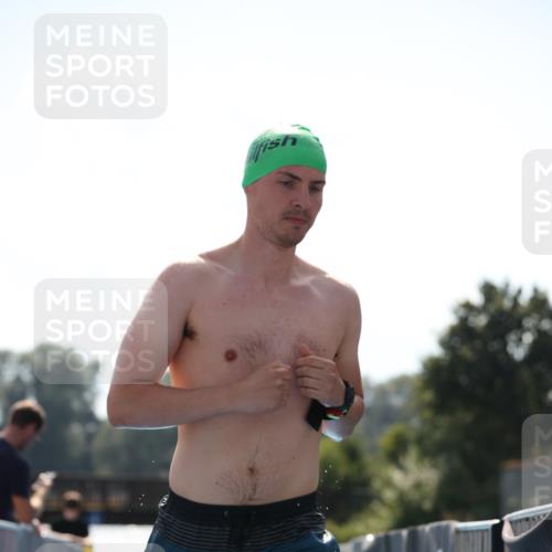 25.08.2024 - Elbe Triathlon Hamburg H.Heesch http://msf.ph/oto/6851521 25.08.2024 15:25:40 Schwimmen  meine-sportfotos.de