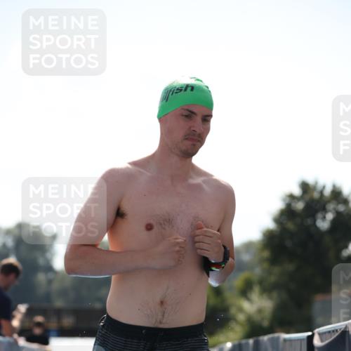 25.08.2024 - Elbe Triathlon Hamburg H.Heesch http://msf.ph/oto/6851531 25.08.2024 15:25:40 Schwimmen  meine-sportfotos.de