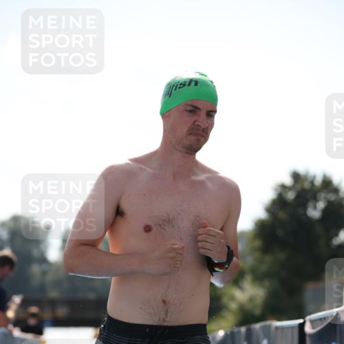 25.08.2024 - Elbe Triathlon Hamburg H.Heesch http://msf.ph/oto/6851537 25.08.2024 15:25:40 Schwimmen  meine-sportfotos.de
