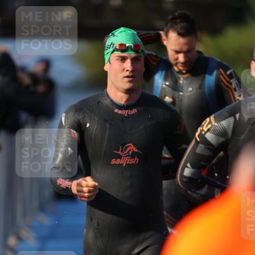 25.08.2024 - Elbe Triathlon Hamburg H.Heesch http://msf.ph/oto/6851555 25.08.2024 08:59:25 Schwimmen 202, 204, 237, 261, 274, 275, 278, 285, 298, 310, 316, 322 meine-sportfotos.de