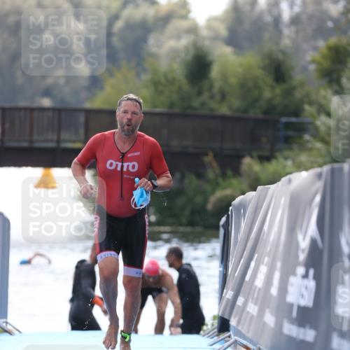 25.08.2024 - Elbe Triathlon Hamburg H.Heesch http://msf.ph/oto/6851567 25.08.2024 15:26:52 Schwimmen  meine-sportfotos.de