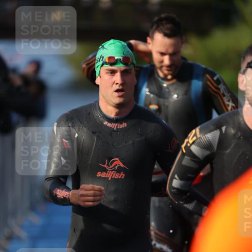 25.08.2024 - Elbe Triathlon Hamburg H.Heesch http://msf.ph/oto/6851571 25.08.2024 08:59:25 Schwimmen 202, 204, 237, 261, 274, 275, 278, 285, 298, 310, 316, 322 meine-sportfotos.de