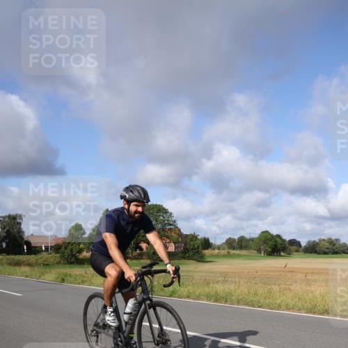 25.08.2024 - Elbe Triathlon Hamburg Fuchs,  Jonas http://msf.ph/oto/6851593 25.08.2024 09:57:45 Radfahren 236, 235, 267, 376, 484, 264 meine-sportfotos.de
