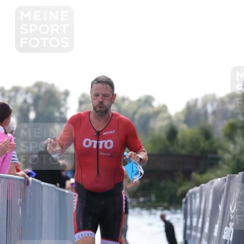 25.08.2024 - Elbe Triathlon Hamburg H.Heesch http://msf.ph/oto/6851624 25.08.2024 15:26:56 Schwimmen  meine-sportfotos.de