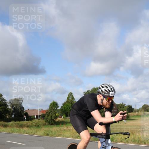25.08.2024 - Elbe Triathlon Hamburg Fuchs,  Jonas http://msf.ph/oto/6851639 25.08.2024 09:57:51 Radfahren 376, 484, 264 meine-sportfotos.de