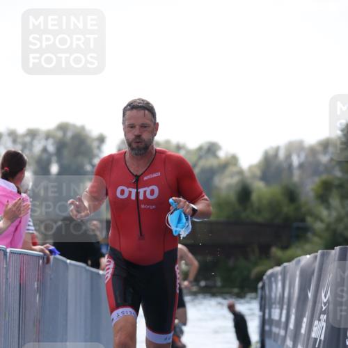 25.08.2024 - Elbe Triathlon Hamburg H.Heesch http://msf.ph/oto/6851643 25.08.2024 15:26:56 Schwimmen  meine-sportfotos.de