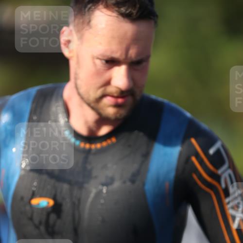 25.08.2024 - Elbe Triathlon Hamburg H.Heesch http://msf.ph/oto/6851648 25.08.2024 08:59:27 Schwimmen 202, 204, 237, 261, 274, 275, 278, 285, 298, 310, 316, 322 meine-sportfotos.de