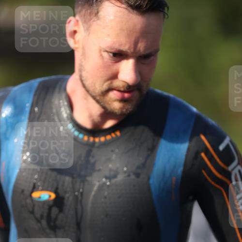 25.08.2024 - Elbe Triathlon Hamburg H.Heesch http://msf.ph/oto/6851654 25.08.2024 08:59:27 Schwimmen 202, 204, 237, 261, 274, 275, 278, 285, 298, 310, 316, 322 meine-sportfotos.de