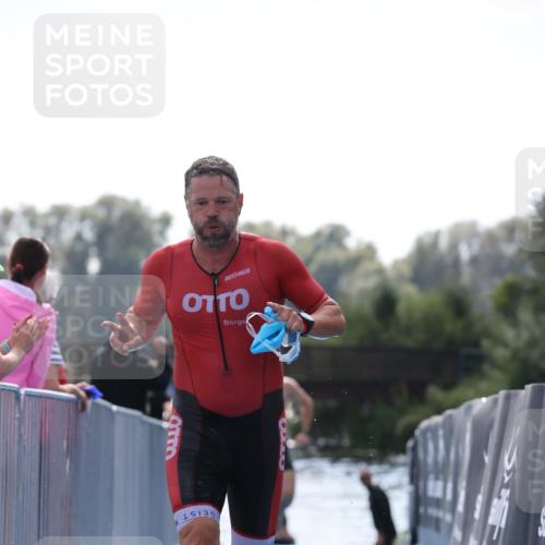25.08.2024 - Elbe Triathlon Hamburg H.Heesch http://msf.ph/oto/6851655 25.08.2024 15:26:56 Schwimmen  meine-sportfotos.de