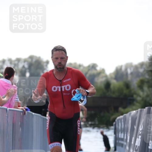 25.08.2024 - Elbe Triathlon Hamburg H.Heesch http://msf.ph/oto/6851661 25.08.2024 15:26:56 Schwimmen  meine-sportfotos.de