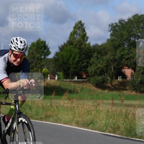 25.08.2024 - Elbe Triathlon Hamburg Fuchs,  Jonas http://msf.ph/oto/6851678 25.08.2024 09:58:04 Radfahren 317, 548, 470 meine-sportfotos.de