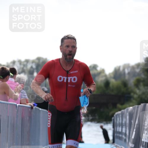 25.08.2024 - Elbe Triathlon Hamburg H.Heesch http://msf.ph/oto/6851690 25.08.2024 15:26:56 Schwimmen  meine-sportfotos.de