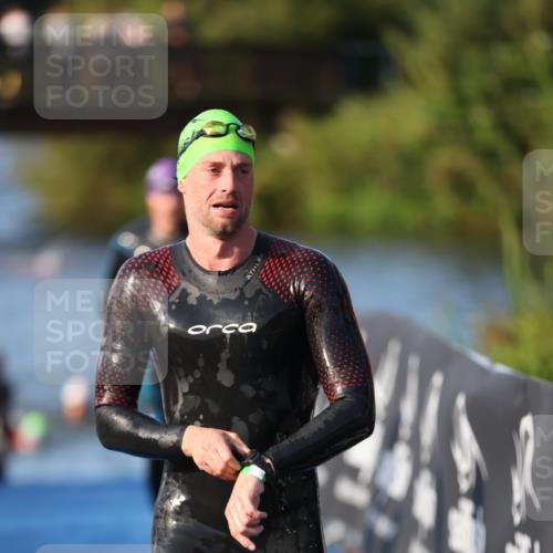 25.08.2024 - Elbe Triathlon Hamburg H.Heesch http://msf.ph/oto/6851700 25.08.2024 08:59:37 Schwimmen 202, 204, 209, 222, 261, 274, 278, 311, 322 meine-sportfotos.de
