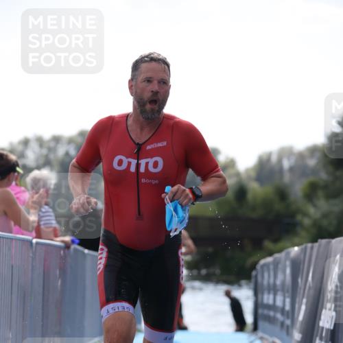 25.08.2024 - Elbe Triathlon Hamburg H.Heesch http://msf.ph/oto/6851706 25.08.2024 15:26:56 Schwimmen  meine-sportfotos.de