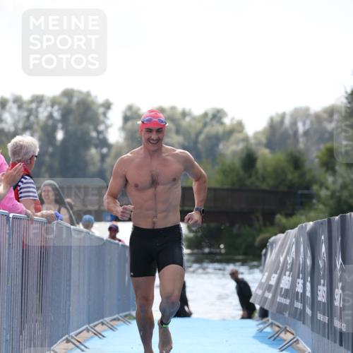 25.08.2024 - Elbe Triathlon Hamburg H.Heesch http://msf.ph/oto/6851802 25.08.2024 15:27:00 Schwimmen  meine-sportfotos.de