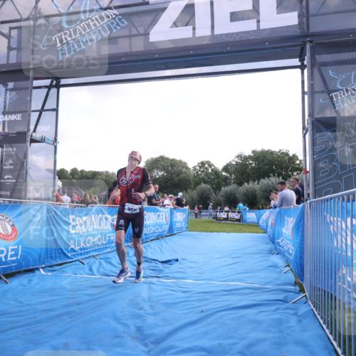 25.08.2024 - Elbe Triathlon Hamburg H.Heesch http://msf.ph/oto/6851811 25.08.2024 10:48:29 Ziel 359 meine-sportfotos.de