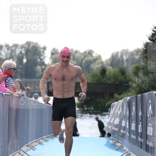 25.08.2024 - Elbe Triathlon Hamburg H.Heesch http://msf.ph/oto/6851825 25.08.2024 15:27:00 Schwimmen  meine-sportfotos.de
