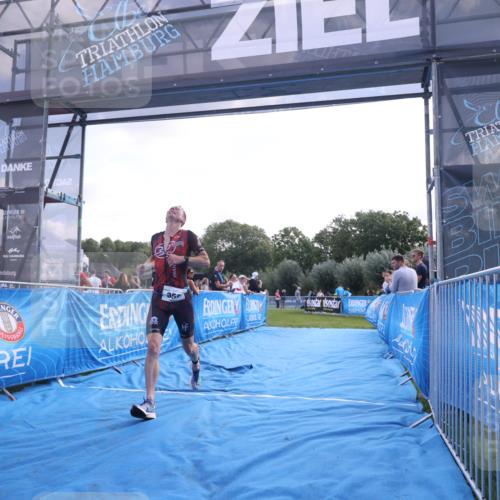 25.08.2024 - Elbe Triathlon Hamburg H.Heesch http://msf.ph/oto/6851828 25.08.2024 10:48:29 Ziel 359 meine-sportfotos.de